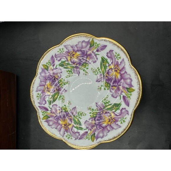 Salisbury Bone China Garland Iris Gold Trim Saucer England Replacement IV - Picture 1 of 5